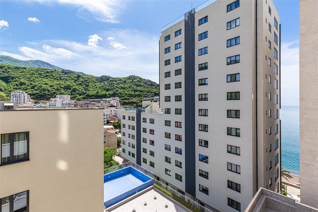 na-prodej-dvouloznicovy-apartman-pouze-100-metru-od-plaze-v-rafajlovici-cerna-hora