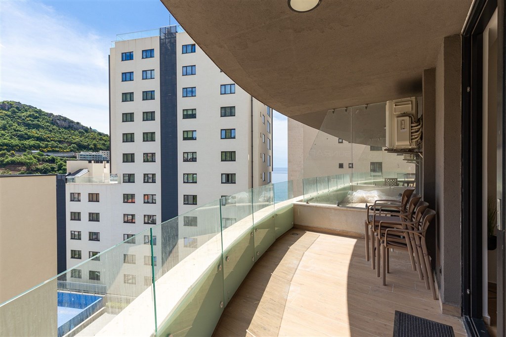 na-prodej-dvouloznicovy-apartman-pouze-100-metru-od-plaze-v-rafajlovici-cerna-hora