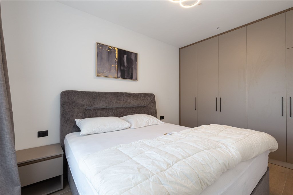 na-prodej-dvouloznicovy-apartman-pouze-100-metru-od-plaze-v-rafajlovici-cerna-hora