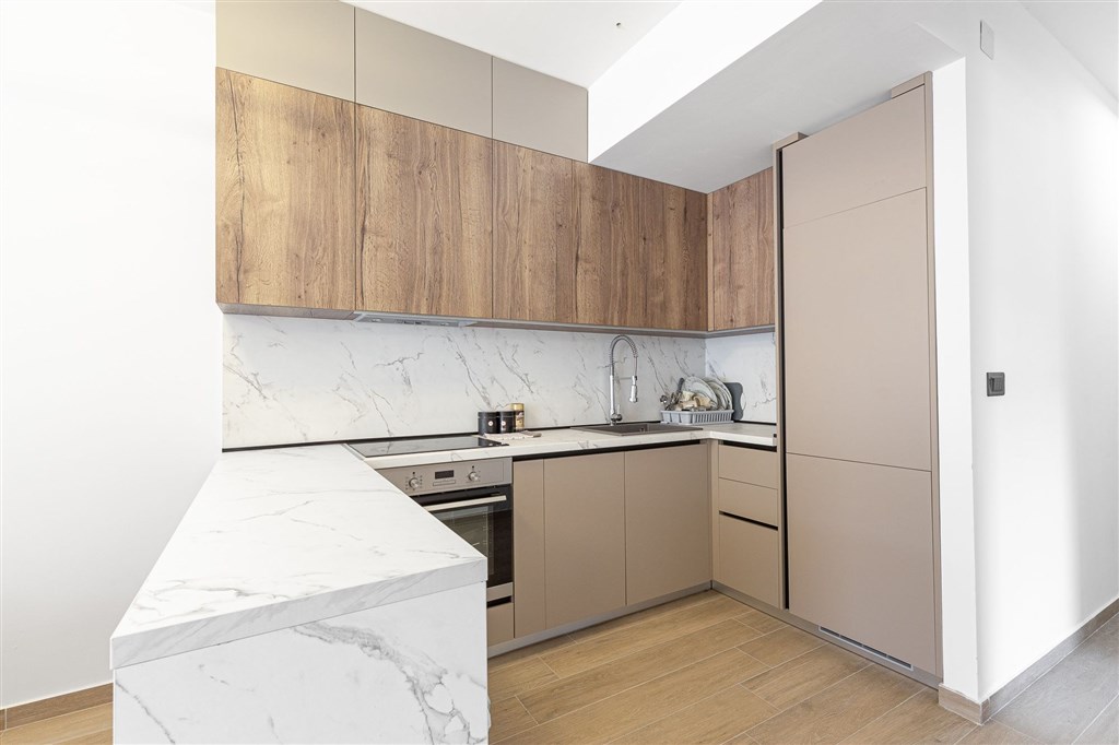 na-prodej-dvouloznicovy-apartman-pouze-100-metru-od-plaze-v-rafajlovici-cerna-hora