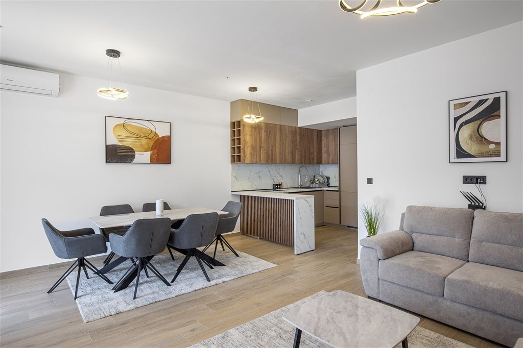 na-prodej-dvouloznicovy-apartman-pouze-100-metru-od-plaze-v-rafajlovici-cerna-hora