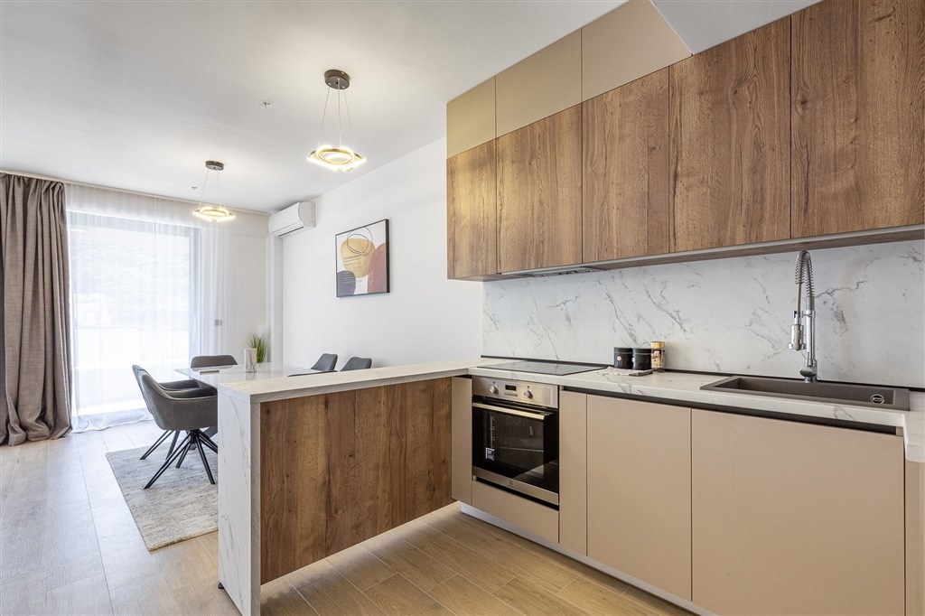na-prodej-dvouloznicovy-apartman-pouze-100-metru-od-plaze-v-rafajlovici-cerna-hora