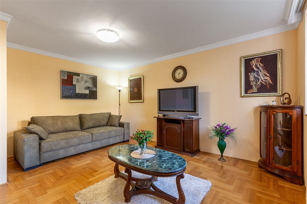 na-prodej-prostorny-apartman-v-samem-srdci-budvy-v-blizkosti-stariho-mesta-a-plaze-cerna-hora
