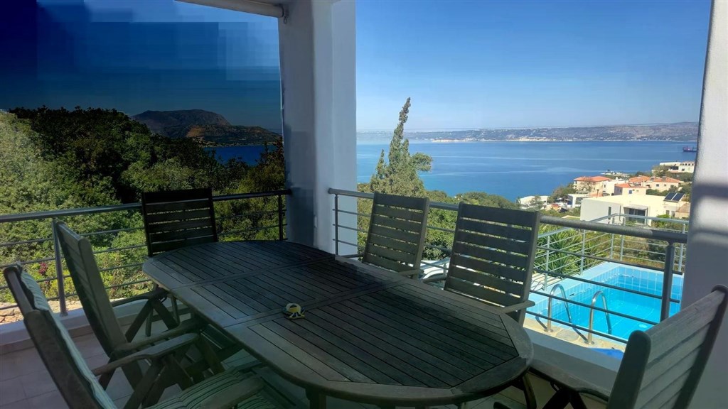 na-prodej-vila-v-tradicnim-kretskem-stylu-s-vyhledem-na-more-a-hory-v-plaka-kreta-recko