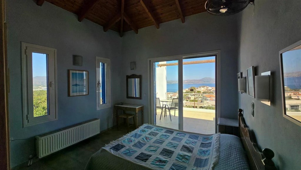 na-prodej-vila-v-tradicnim-kretskem-stylu-s-vyhledem-na-more-a-hory-v-plaka-kreta-recko