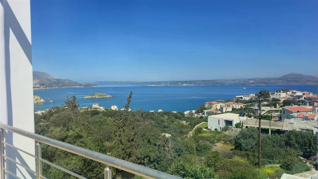 na-prodej-vila-v-tradicnim-kretskem-stylu-s-vyhledem-na-more-a-hory-v-plaka-kreta-recko
