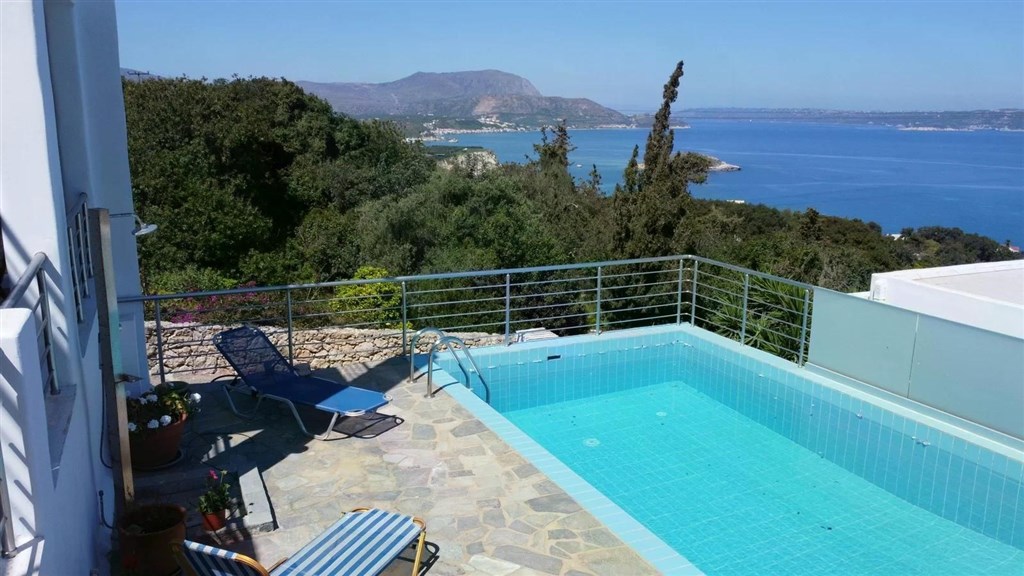na-prodej-vila-v-tradicnim-kretskem-stylu-s-vyhledem-na-more-a-hory-v-plaka-kreta-recko
