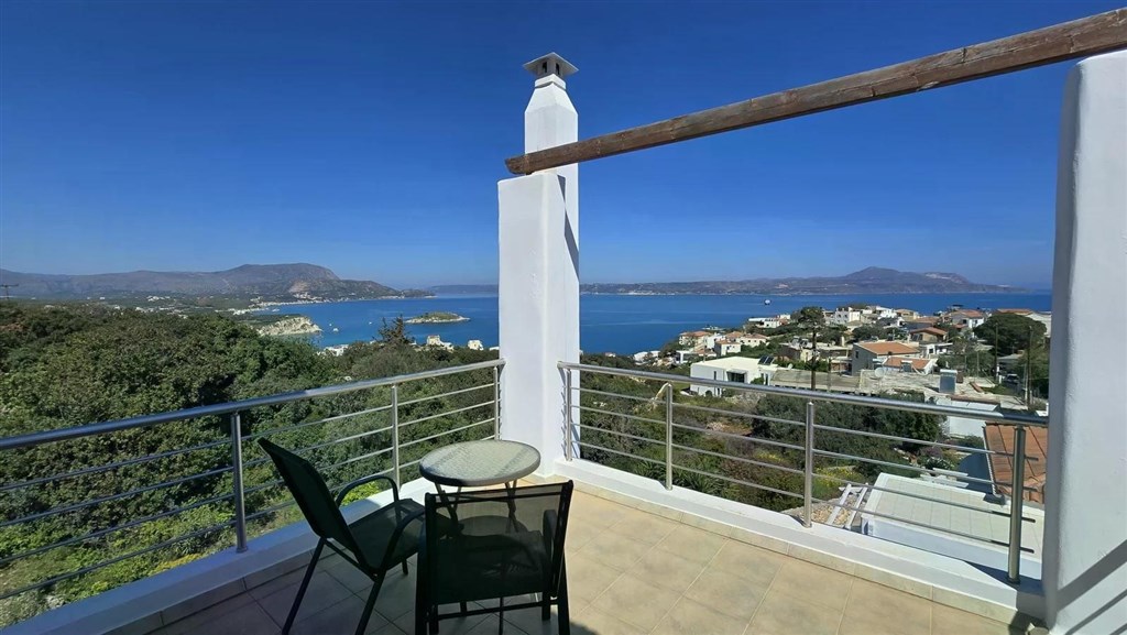 na-prodej-vila-v-tradicnim-kretskem-stylu-s-vyhledem-na-more-a-hory-v-plaka-kreta-recko