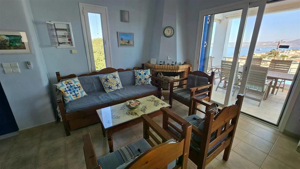 na-prodej-vila-v-tradicnim-kretskem-stylu-s-vyhledem-na-more-a-hory-v-plaka-kreta-recko