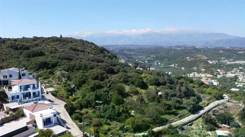 na-prodej-vila-v-tradicnim-kretskem-stylu-s-vyhledem-na-more-a-hory-v-plaka-kreta-recko
