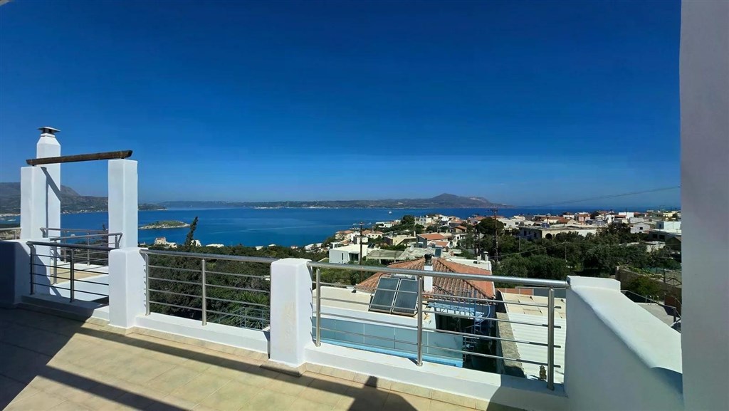 na-prodej-vila-v-tradicnim-kretskem-stylu-s-vyhledem-na-more-a-hory-v-plaka-kreta-recko