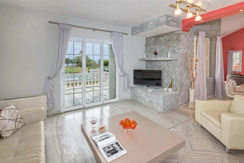 na-prodej-elegantni-vila-blizko-plaze-s-panoramatickym-vyhledem-v-maleme-kreta-recko