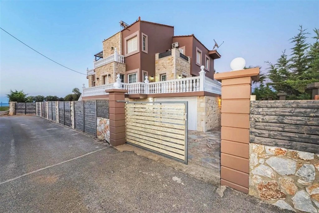na-prodej-elegantni-vila-blizko-plaze-s-panoramatickym-vyhledem-v-maleme-kreta-recko