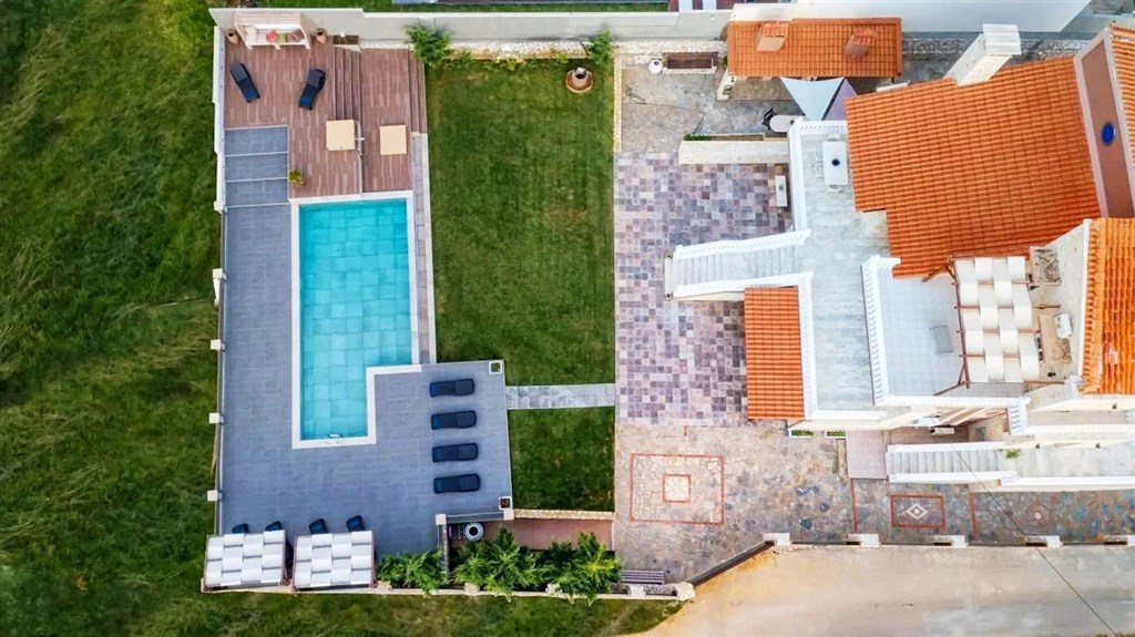 na-prodej-elegantni-vila-blizko-plaze-s-panoramatickym-vyhledem-v-maleme-kreta-recko