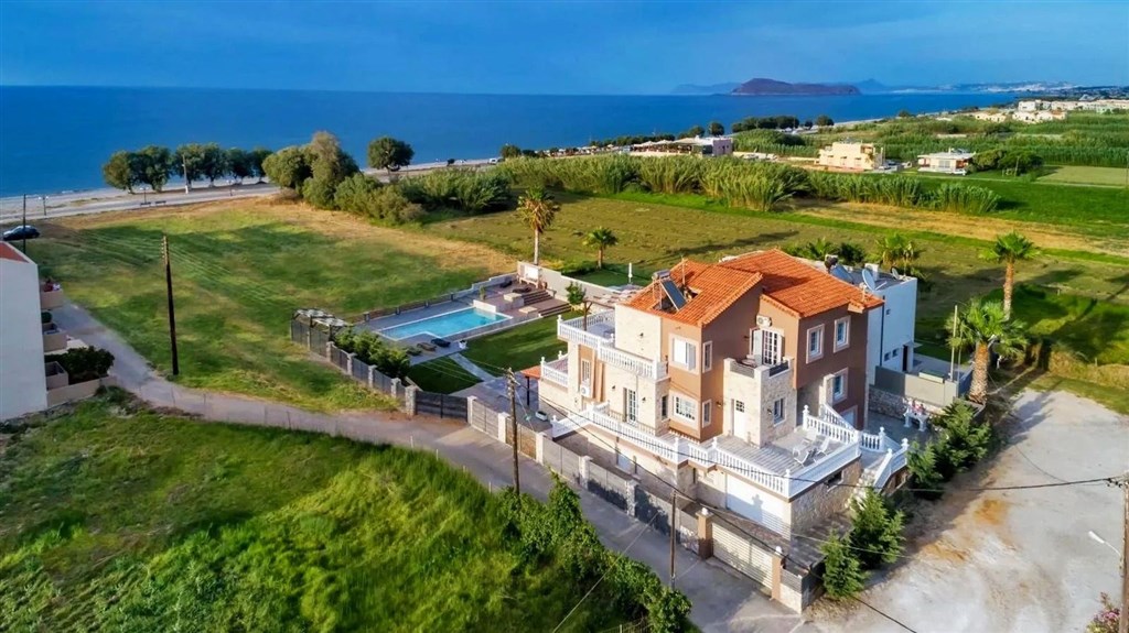 na-prodej-elegantni-vila-blizko-plaze-s-panoramatickym-vyhledem-v-maleme-kreta-recko