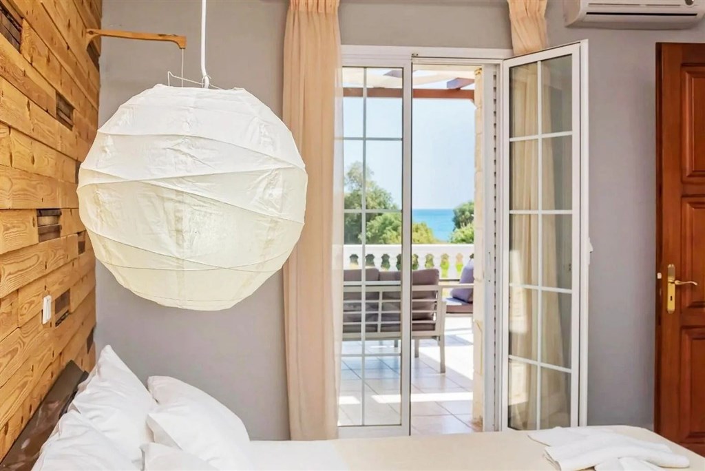 na-prodej-elegantni-vila-blizko-plaze-s-panoramatickym-vyhledem-v-maleme-kreta-recko