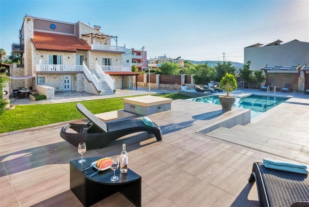 na-prodej-elegantni-vila-blizko-plaze-s-panoramatickym-vyhledem-v-maleme-kreta-recko