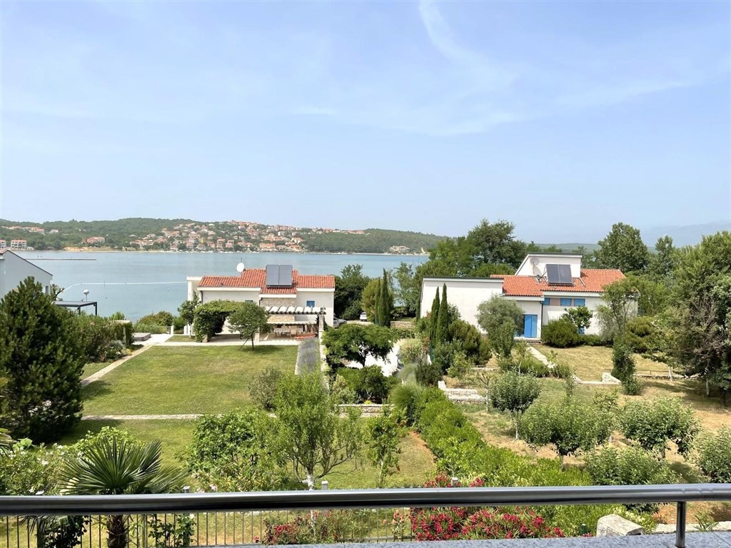 na-prodej-apartman-s-jednou-loznici-a-vyhledem-na-more-soline-ostrov-krk-chorvatsko