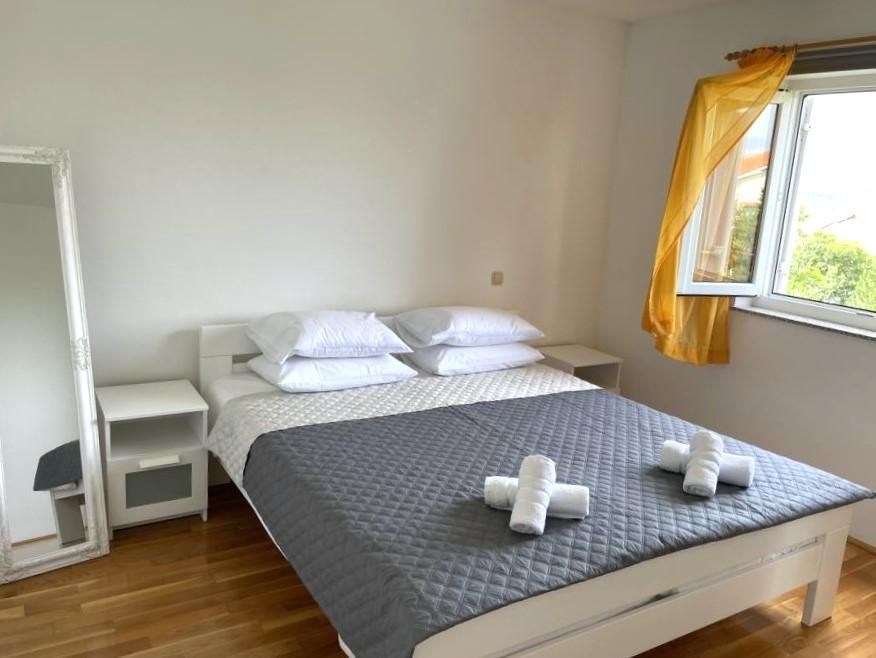 na-prodej-apartman-s-jednou-loznici-a-vyhledem-na-more-soline-ostrov-krk-chorvatsko