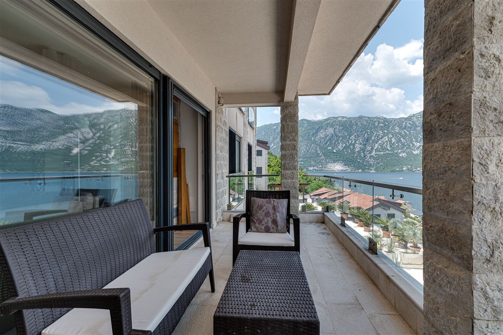 na-prodej-moderni-triloznicovy-apartman-v-zatoce-kotorske-s-panoramoatickym-vyhledem-na-more-kotor-cerne-hora