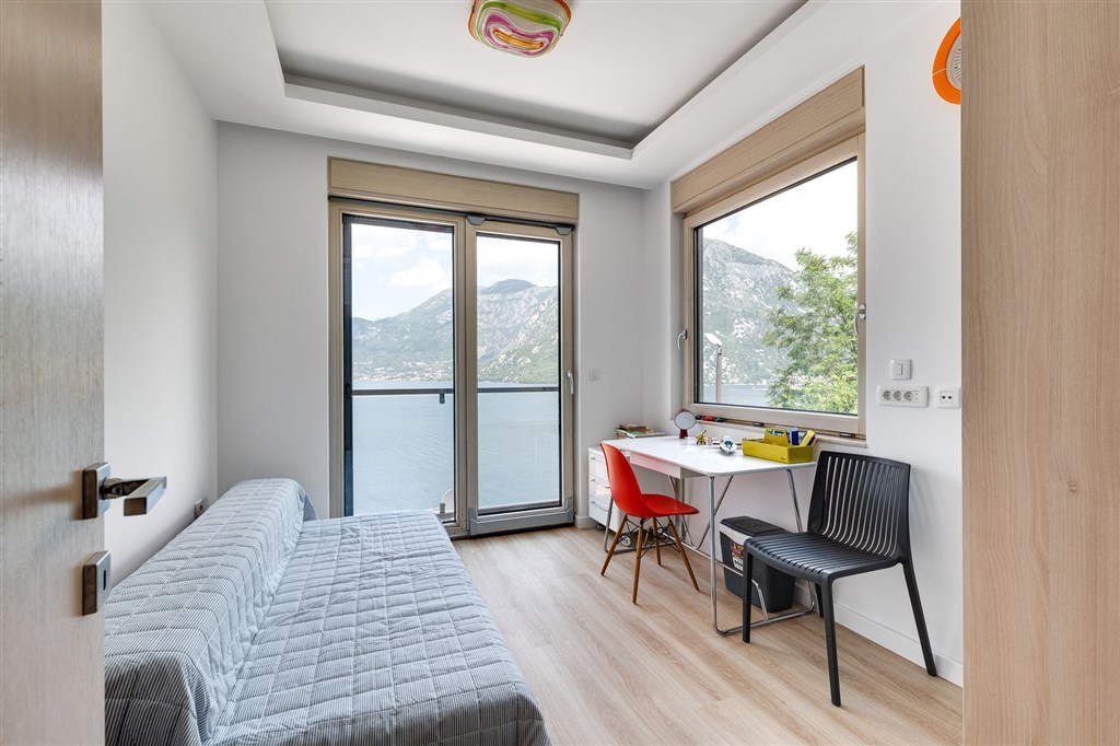 na-prodej-moderni-triloznicovy-apartman-v-zatoce-kotorske-s-panoramoatickym-vyhledem-na-more-kotor-cerne-hora