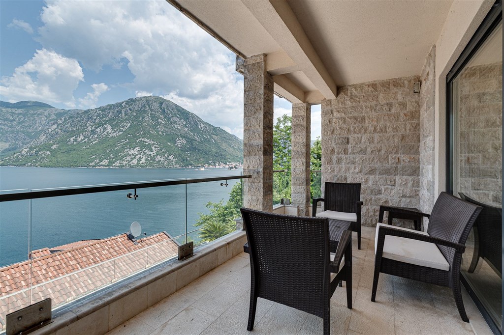 na-prodej-moderni-triloznicovy-apartman-v-zatoce-kotorske-s-panoramoatickym-vyhledem-na-more-kotor-cerne-hora