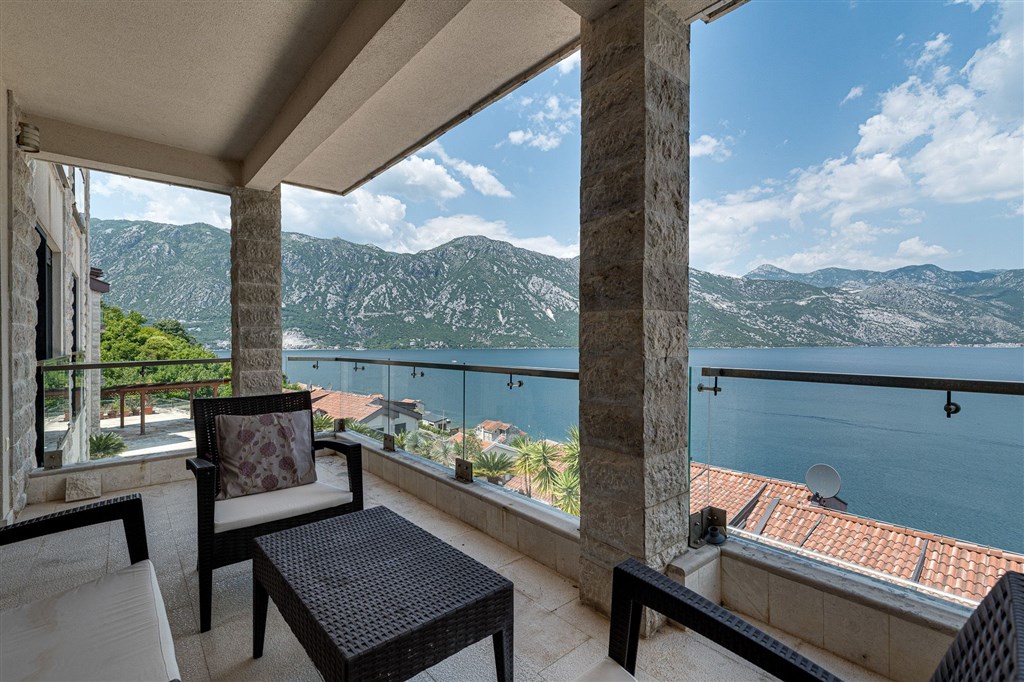 na-prodej-moderni-triloznicovy-apartman-v-zatoce-kotorske-s-panoramoatickym-vyhledem-na-more-kotor-cerne-hora