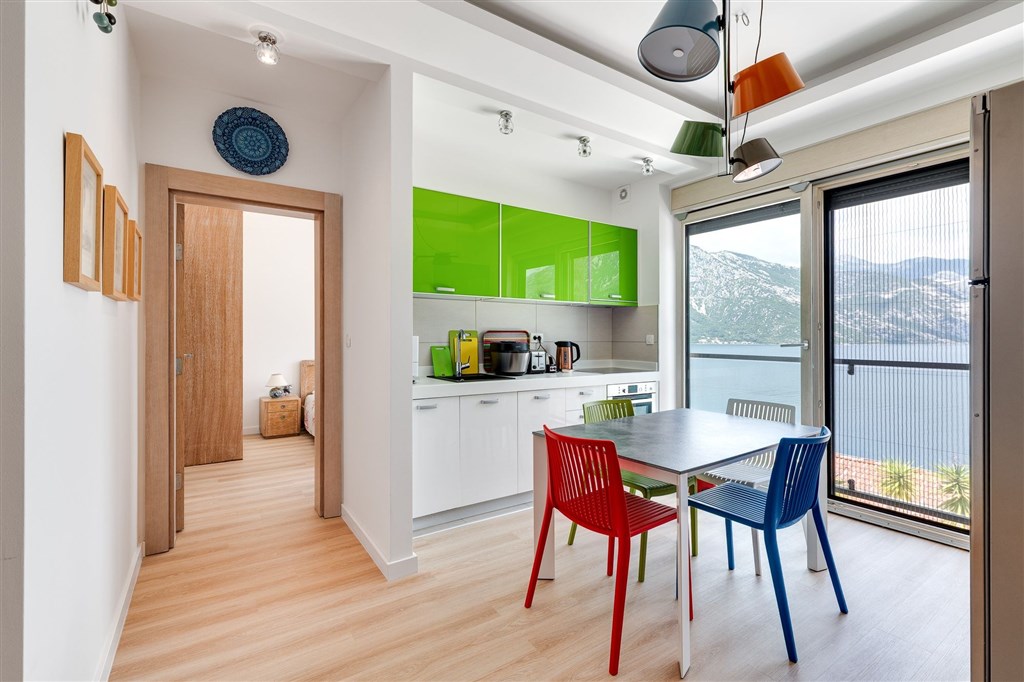 na-prodej-moderni-triloznicovy-apartman-v-zatoce-kotorske-s-panoramoatickym-vyhledem-na-more-kotor-cerne-hora