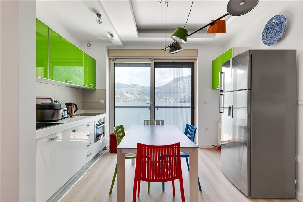 na-prodej-moderni-triloznicovy-apartman-v-zatoce-kotorske-s-panoramoatickym-vyhledem-na-more-kotor-cerne-hora