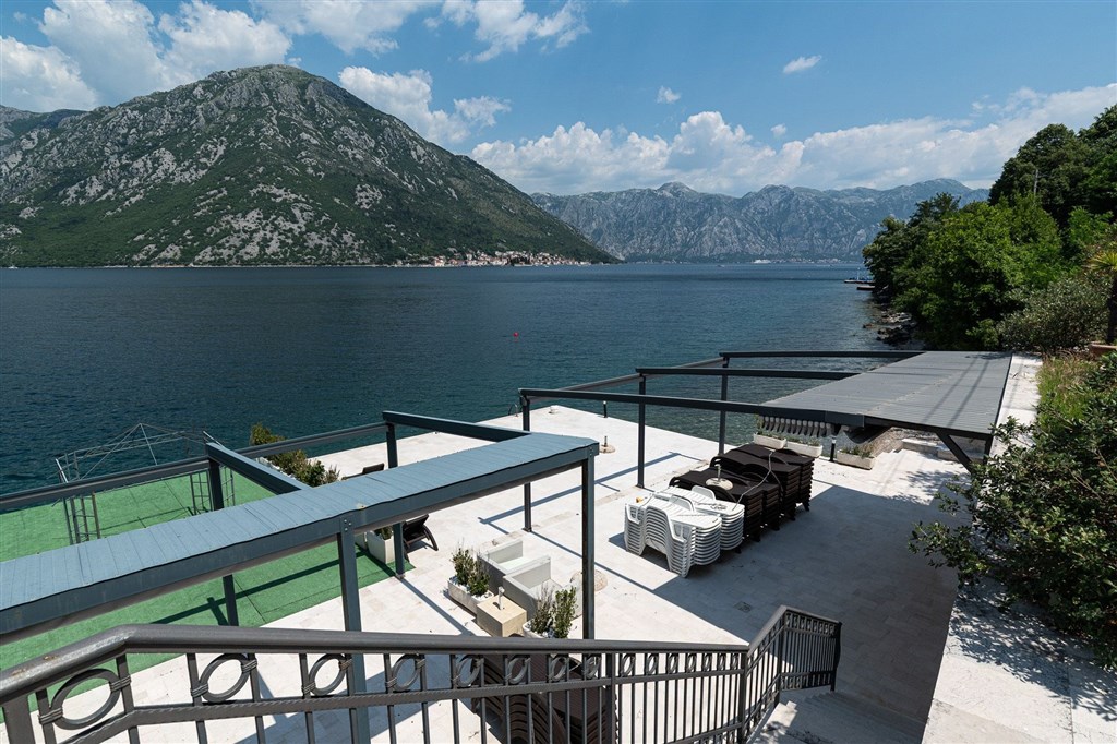 na-prodej-moderni-triloznicovy-apartman-v-zatoce-kotorske-s-panoramoatickym-vyhledem-na-more-kotor-cerne-hora