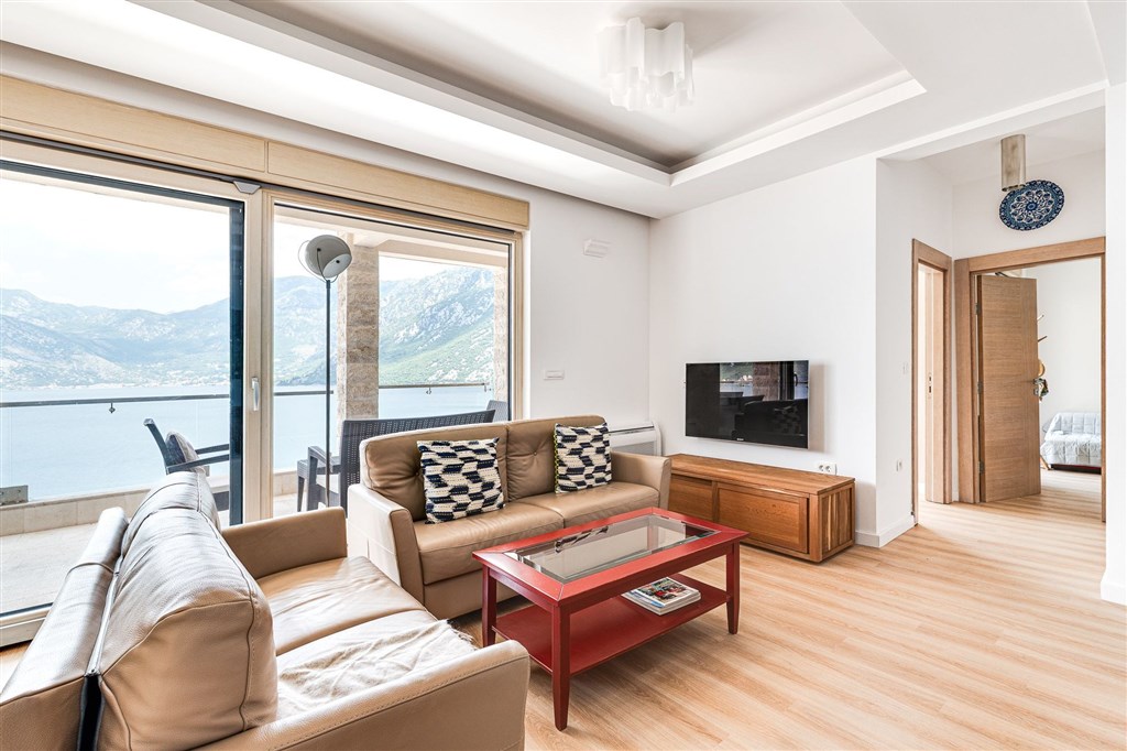 na-prodej-moderni-triloznicovy-apartman-v-zatoce-kotorske-s-panoramoatickym-vyhledem-na-more-kotor-cerne-hora