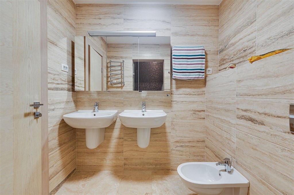 na-prodej-moderni-triloznicovy-apartman-v-zatoce-kotorske-s-panoramoatickym-vyhledem-na-more-kotor-cerne-hora