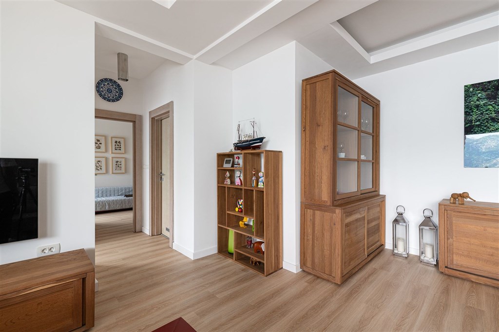 na-prodej-moderni-triloznicovy-apartman-v-zatoce-kotorske-s-panoramoatickym-vyhledem-na-more-kotor-cerne-hora
