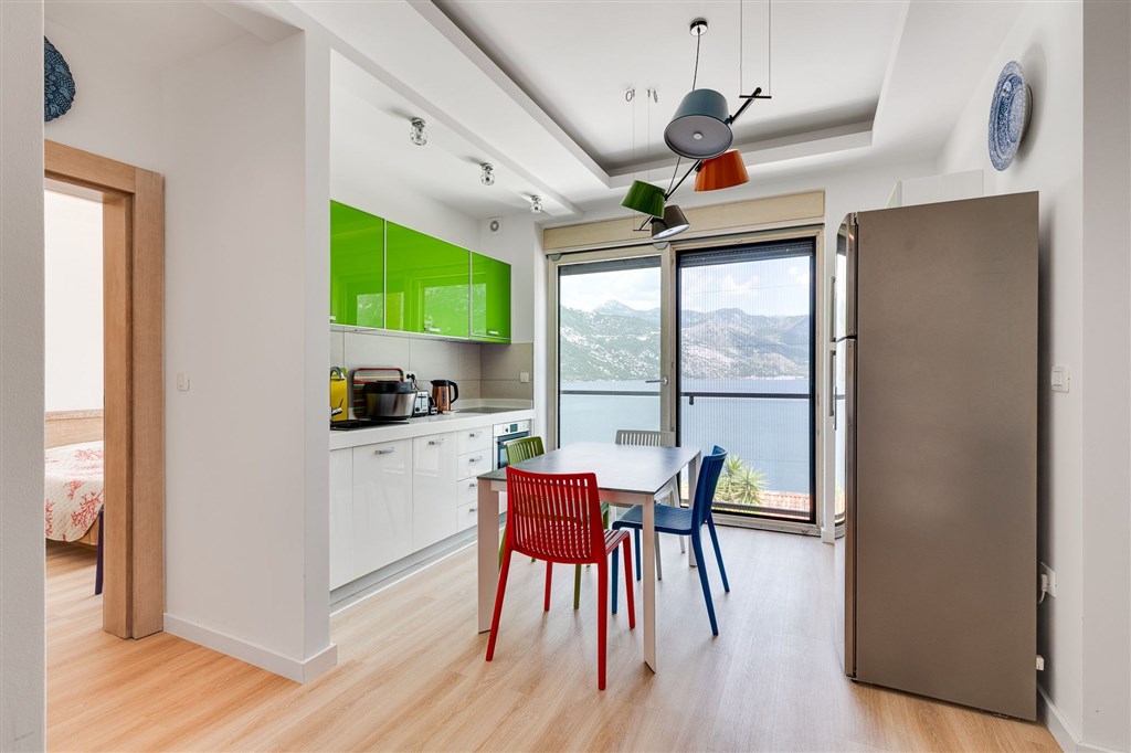 na-prodej-moderni-triloznicovy-apartman-v-zatoce-kotorske-s-panoramoatickym-vyhledem-na-more-kotor-cerne-hora