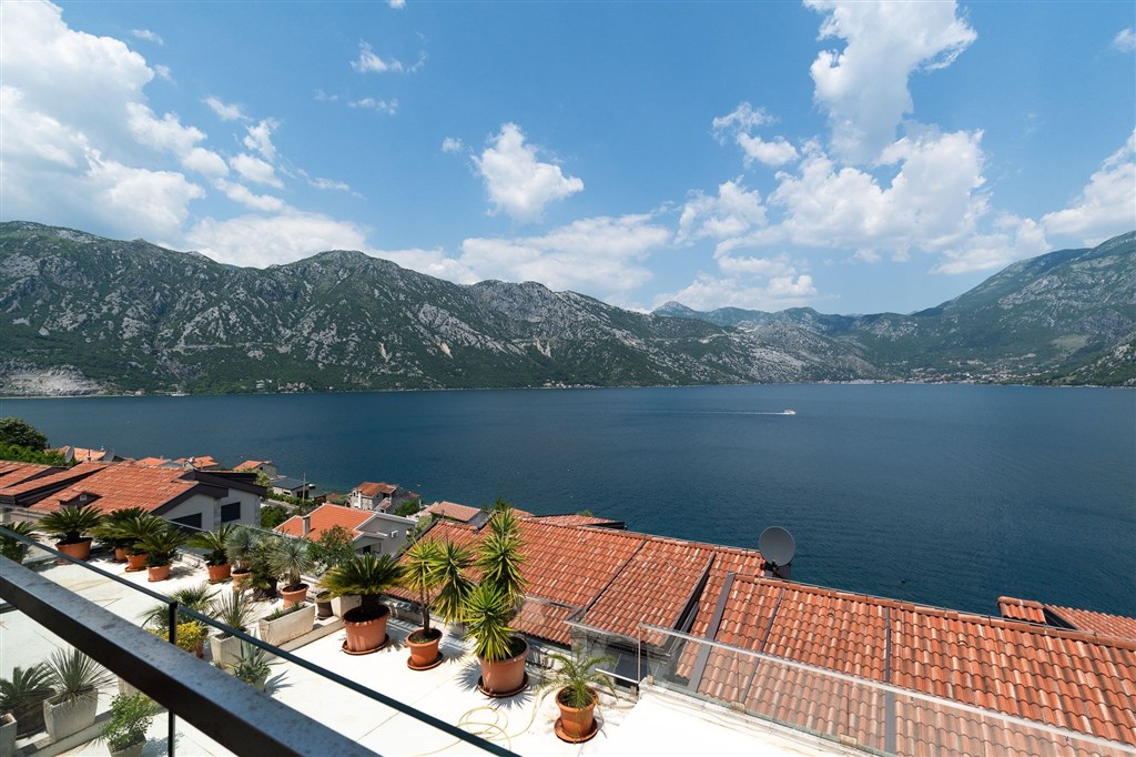 na-prodej-moderni-triloznicovy-apartman-v-zatoce-kotorske-s-panoramoatickym-vyhledem-na-more-kotor-cerne-hora