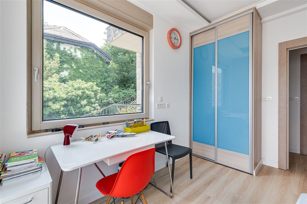 na-prodej-moderni-triloznicovy-apartman-v-zatoce-kotorske-s-panoramoatickym-vyhledem-na-more-kotor-cerne-hora