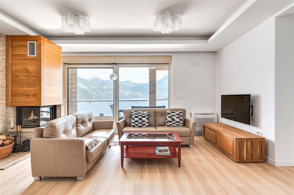 na-prodej-moderni-triloznicovy-apartman-v-zatoce-kotorske-s-panoramoatickym-vyhledem-na-more-kotor-cerne-hora