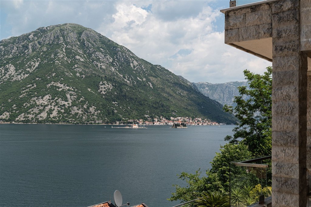 na-prodej-moderni-triloznicovy-apartman-v-zatoce-kotorske-s-panoramoatickym-vyhledem-na-more-kotor-cerne-hora
