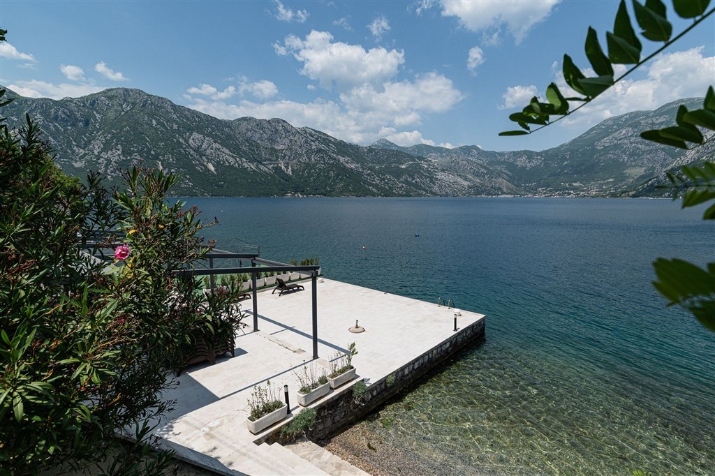 na-prodej-moderni-triloznicovy-apartman-v-zatoce-kotorske-s-panoramoatickym-vyhledem-na-more-kotor-cerne-hora