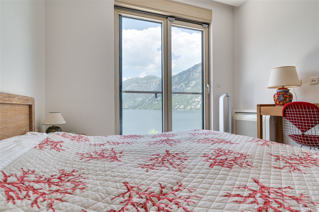 na-prodej-moderni-triloznicovy-apartman-v-zatoce-kotorske-s-panoramoatickym-vyhledem-na-more-kotor-cerne-hora