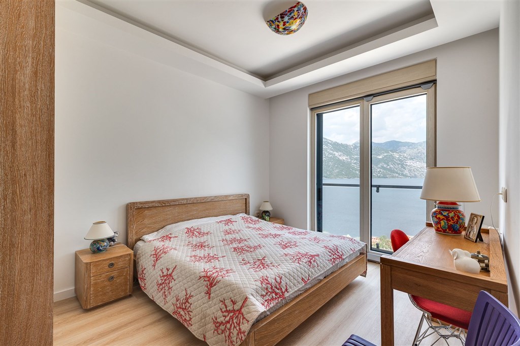 na-prodej-moderni-triloznicovy-apartman-v-zatoce-kotorske-s-panoramoatickym-vyhledem-na-more-kotor-cerne-hora