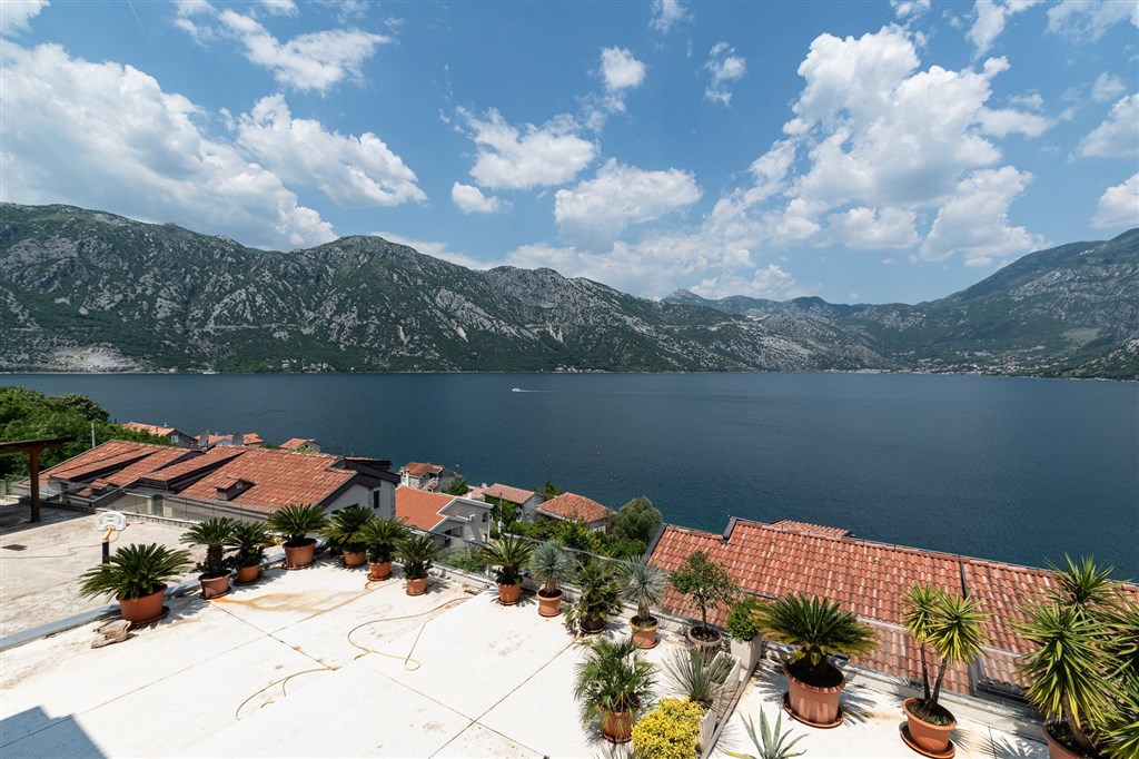 na-prodej-moderni-triloznicovy-apartman-v-zatoce-kotorske-s-panoramoatickym-vyhledem-na-more-kotor-cerne-hora