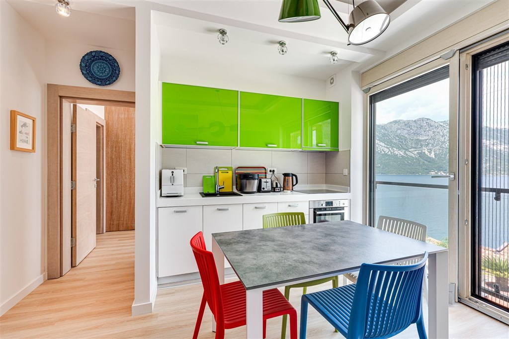 na-prodej-moderni-triloznicovy-apartman-v-zatoce-kotorske-s-panoramoatickym-vyhledem-na-more-kotor-cerne-hora