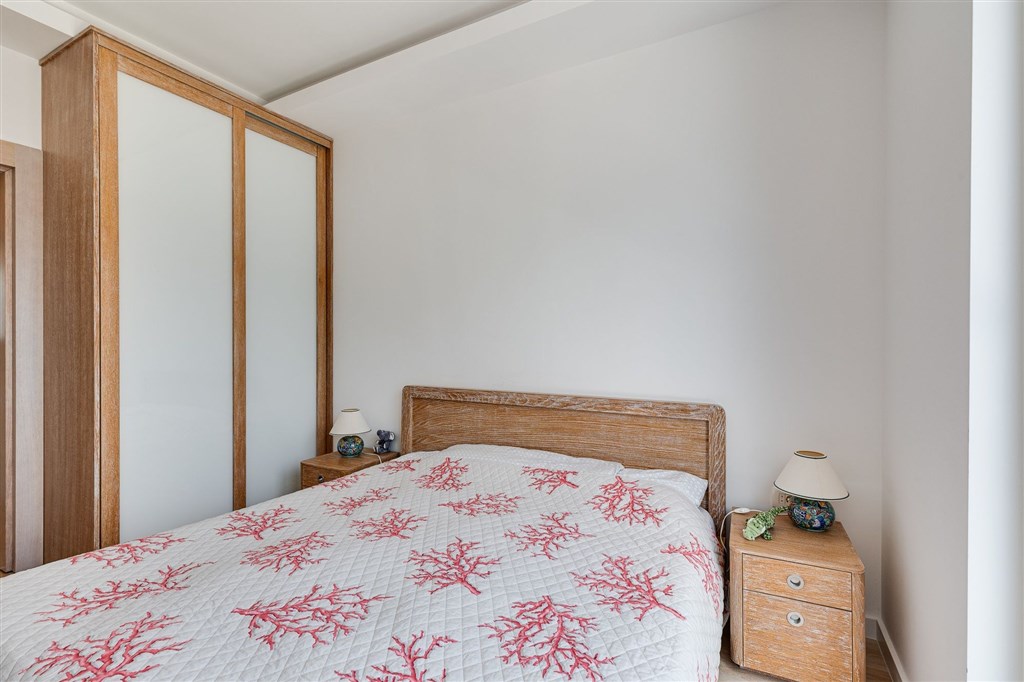 na-prodej-moderni-triloznicovy-apartman-v-zatoce-kotorske-s-panoramoatickym-vyhledem-na-more-kotor-cerne-hora