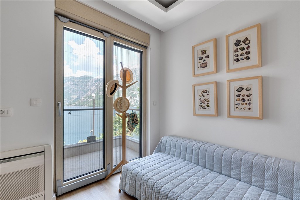 na-prodej-moderni-triloznicovy-apartman-v-zatoce-kotorske-s-panoramoatickym-vyhledem-na-more-kotor-cerne-hora
