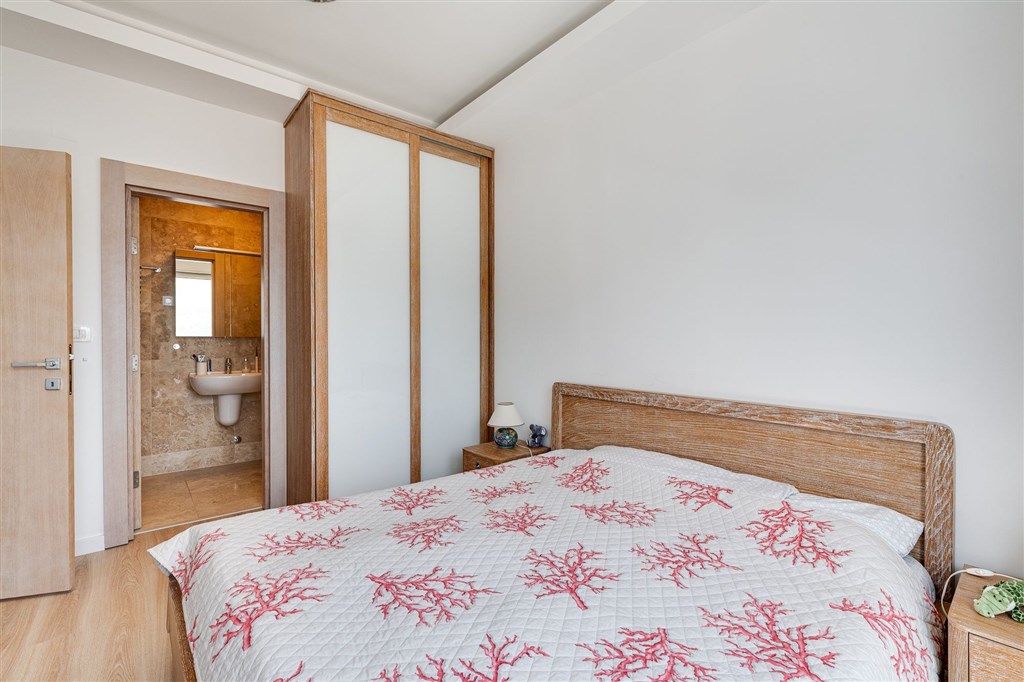 na-prodej-moderni-triloznicovy-apartman-v-zatoce-kotorske-s-panoramoatickym-vyhledem-na-more-kotor-cerne-hora