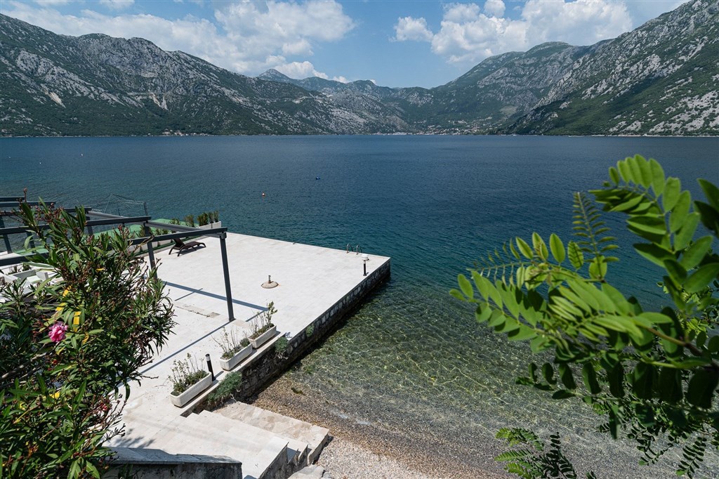 na-prodej-moderni-triloznicovy-apartman-v-zatoce-kotorske-s-panoramoatickym-vyhledem-na-more-kotor-cerne-hora