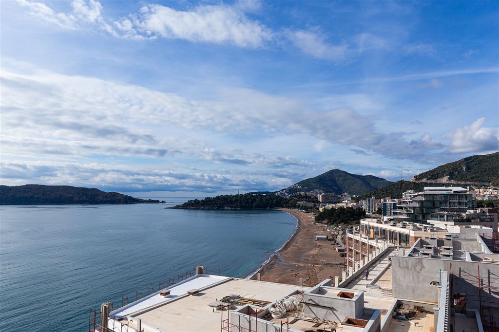 na-prodej-exklusivni-plne-zarizeny-luxusni-byt-s-prostornou-terasou-vedle-plaze-v-rafailovici-cerna-hora