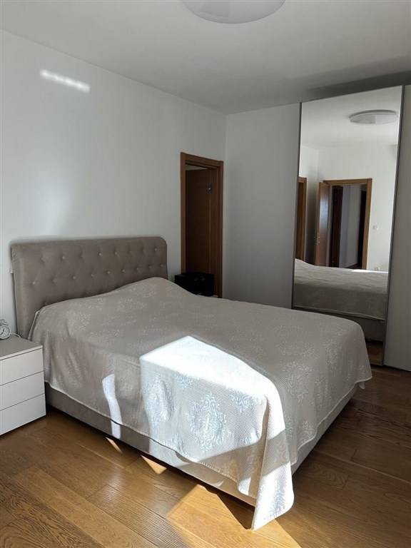 na-prodej-prostorny-apartman-s-vyhledem-na-more-v-rafailovici-cerna-hora