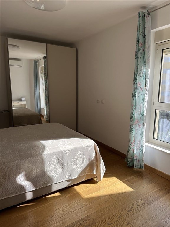 na-prodej-prostorny-apartman-s-vyhledem-na-more-v-rafailovici-cerna-hora